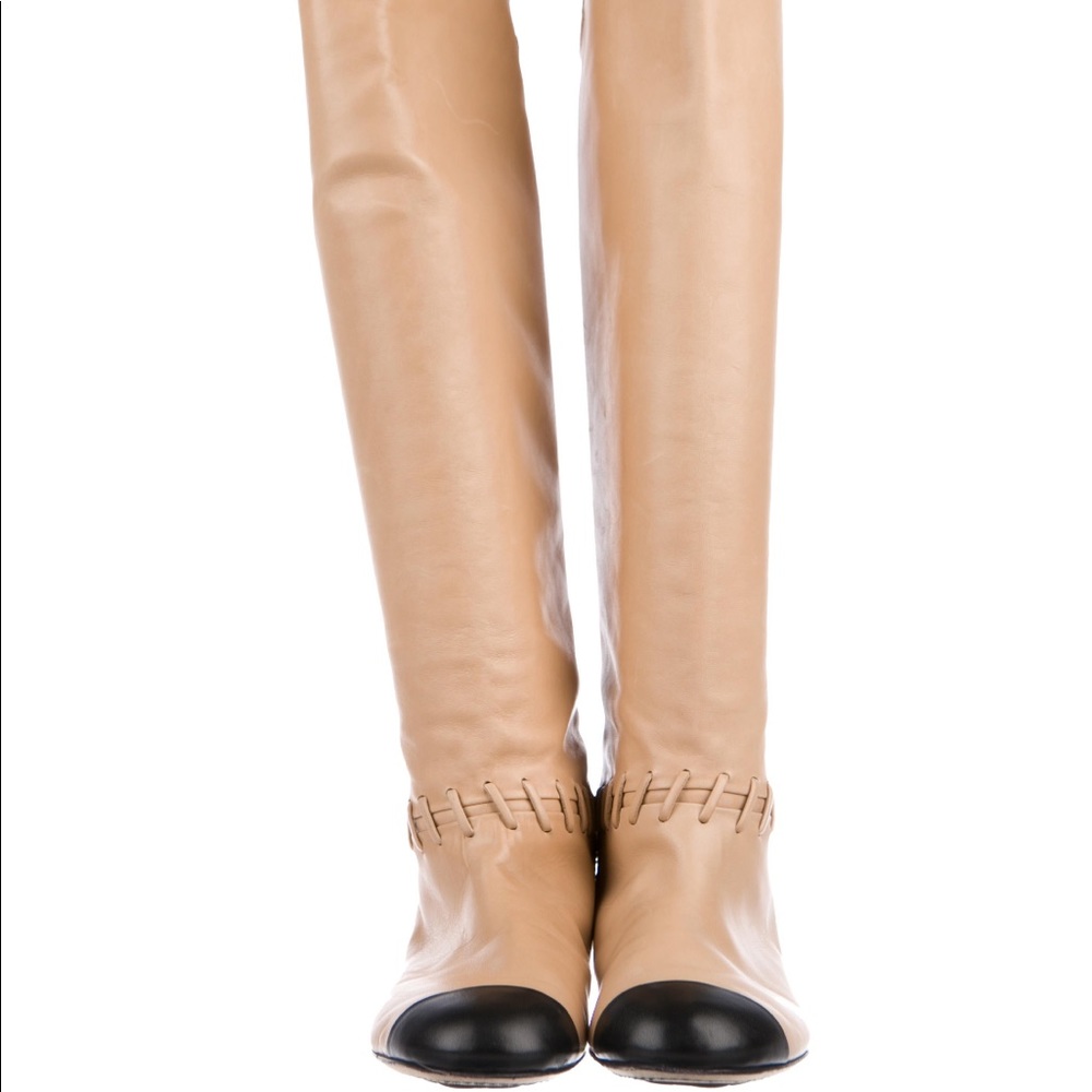 CHANEL FLAT BOOTS in camel/black